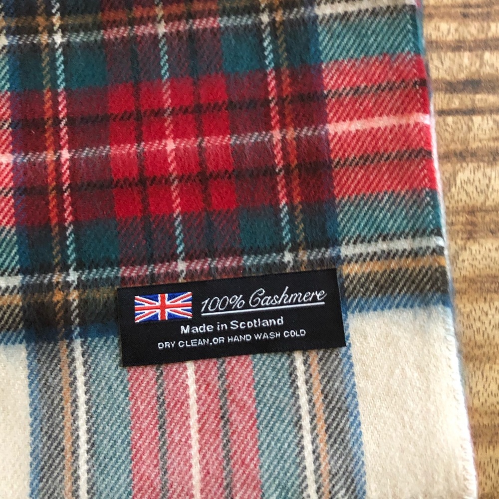 100% Cashmere Plaid Fringe Scarf Wrap - Picture 5 of 5